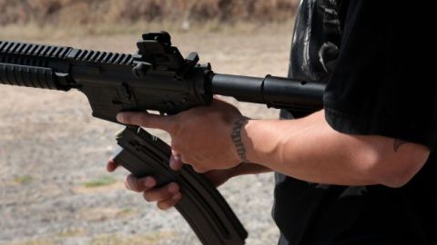 Imagen ilustrativa de un sujeto con una pistola.