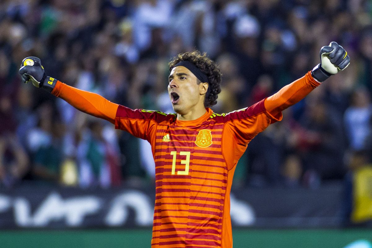 Guillermo Ochoa fue reconocido por el Standard como el Mejor Jugador de la temporada La Opinión