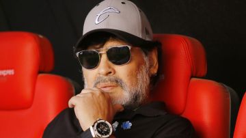Maradona anunció que se queda un año más a dirigir a Dorados de Sinaloa.