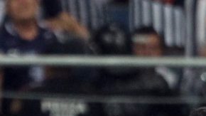 Rayados del Monterrey festeja su gol solitario ante los Tigres de la UANL.