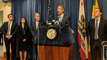 El fiscal de Los Ángeles, Mike Fuer, anunció una demanda civil en contra de TurboTax y HR Block