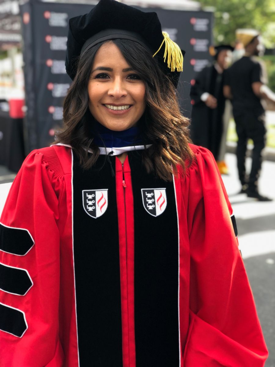 Iliana Pérez, beneficiaria de DACA obtiene su doctorado en educación en la Universidad Claremont gracias a una beca de la propia institución. (Foto suministrada).