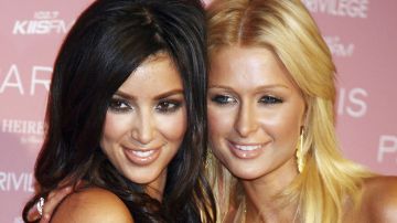 Kim Kardashian y Paris Hilton en agosto del 2006.