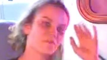 Oficiales dicen que Chaundee Nichole Amine, manejaba un blanco BMW con sus hijos de 2 y 5 años en el vehículo.