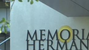 Un trabajador administrativo del Hospital Memorial Hermann ha sido acusado de haberse robado información financiera.