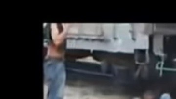 El migrante trató de subir a "La Bestia".