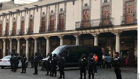 La policía Federal realizó un operativo en la Plaza de Santo Domingo