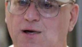 Johnson introdujo una bolsa de basura por la boca de su esposa que le provocó la muerte.