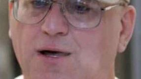 Johnson introdujo una bolsa de basura por la boca de su esposa que le provocó la muerte.