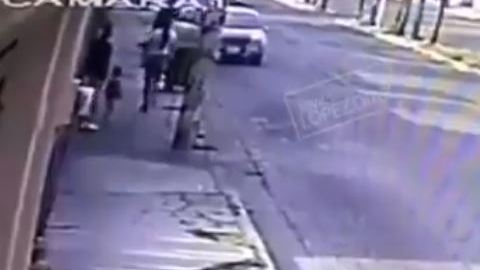 Aunque algunas personas trataron de intervenir, nada pudieron hacer.