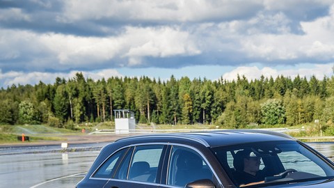 conducir suelo mojado