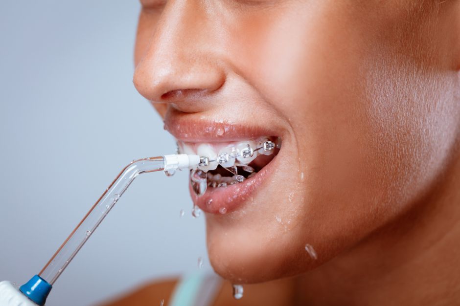 Escupir Altoparlante vanidad Los 6 mejores irrigadores de agua para limpiar tus dientes en casa ...