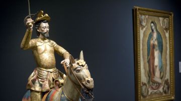 Un detalle de la escultura "Santiago a Caballo", de autor anónimo, expuesta durante una visita previa a la exposición "Arte e Imperio: El Siglo de Oro de España".