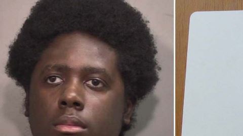 El sospechoso Kenaz Douglas enfrenta cargos por grabación visual invasiva.