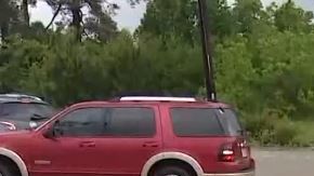 Las autoridades piden que la comunidad se mantenga informada porque el peligro persiste.