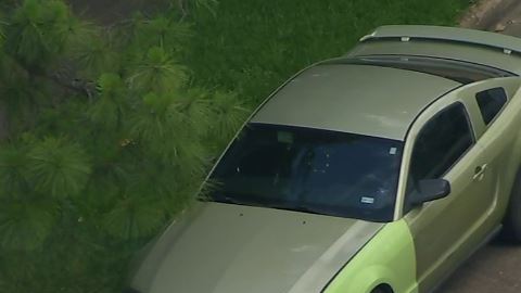 La Policía de Pasadena informó que fueron llevados a una persona de interés el jueves gracias a una pista que les llegó por una llamada a Crime Stoppers