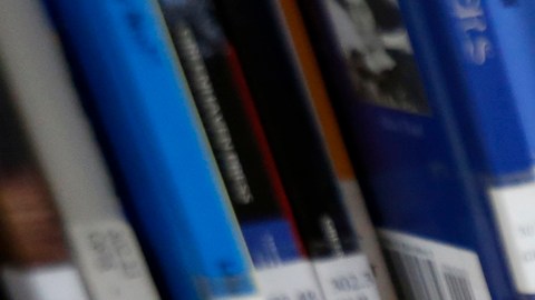 Daniela Luna dice que es la primera vez que alguien en su familia entera se gradúa de la secundaria. (Aurelia Ventura/La Opinión)