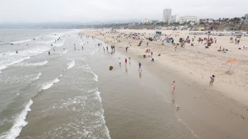 06/14/19/LOS ANGELES/Hundreds of tourist visit the popular Santa Monica Beach.    (Aurelia Ventura/La Opinión)