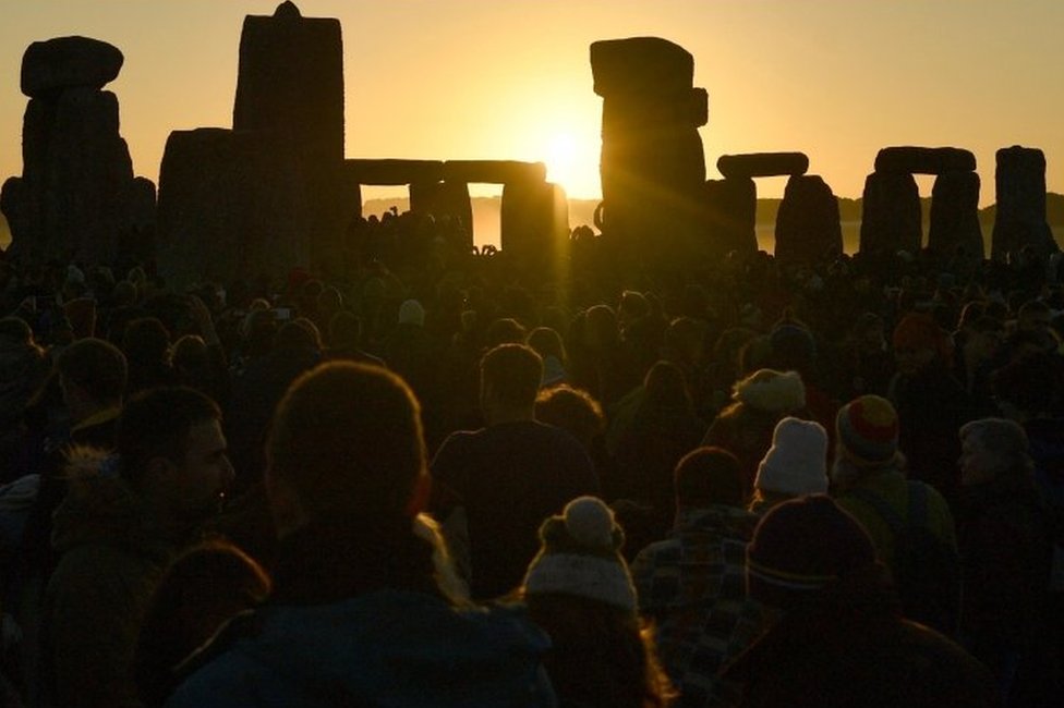 solsticio de verano de stonehenge amanecer