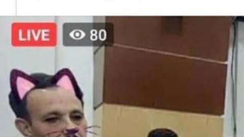 Un gobierno provincial de Pakistán da una conferencia en vivo con el filtro de gato.
