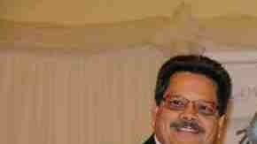 Russell, Paola y Kenneth aparecen arriba a la izquierda. Foto de gofundme.com.