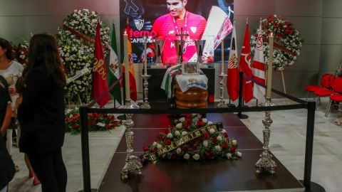 Cientos de personas despidieron al futbolista José Antonio Reyes.