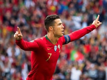 El portugués Cristiano Ronaldo celebra el pase a la final de la Liga de Naciones de la UEFA.
