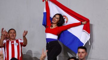 La modelo paraguaya Larissa Riquelme encantó de nuevo a la afición en la Copa América.