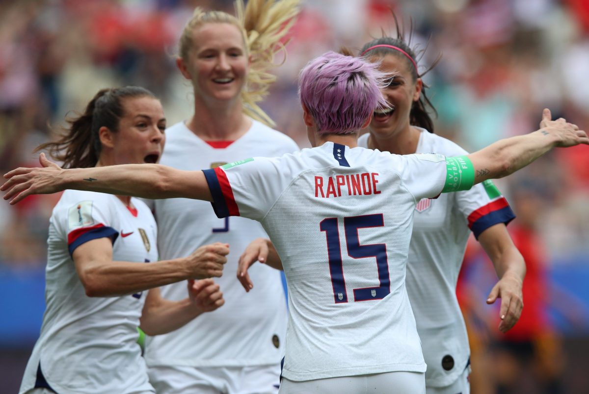 La capitana de la selección estadounidense Megan Rapinoe celebra su segundo gol conseguido ante España en el Mundial de Francia 2019. 