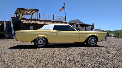 960px-1971_Lincoln_Continental_Mark_III_(2)