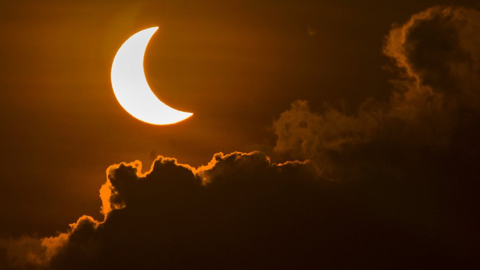 Hoy en día los eclipses totales de sol se pueden predecir con exactitud.