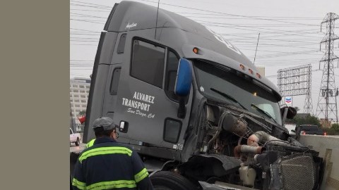 El accidente se presentó en la autopista I-5 cerca de la salida Garfield Ave.