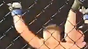 El búlgaro David Mihajlov se alza victorioso tras noquear al gigante surcoreano Choi Hong-Man en pelea de la AFC.