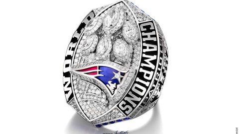 El anillo de Patriots, campeón del Super Bowl LIII, es el más grande en la historia de la NFL