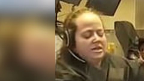 Al parecer, la pelea inició porque uno de los empleados fue descortés con una cliente.