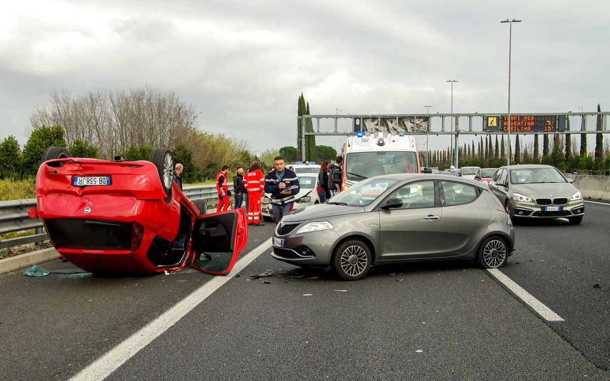 ¿Quién es culpable en un accidente por invasión del carril? La Opinión