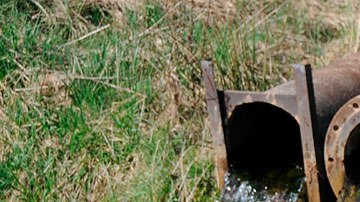 Los cárteles quieren controlar todo el dinero que ingresa por la distribución de agua.