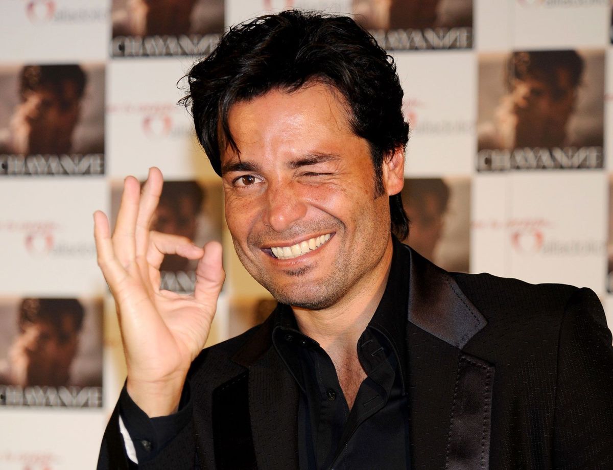 Chayanne’s daughter turns up the heat by posing on the beach wearing a sexy yellow monokini