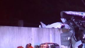 Oficiales en la escena creen que la conductora viajaba a una alta velocidad y perdió el control.