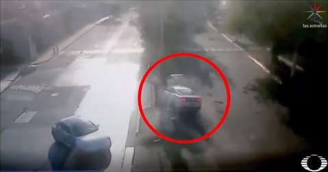 Joao Maleck impactó con su Mustang la parte trasera del vehículo donde viajaba la pareja de recién casados