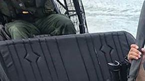 El menor al ser rescatado.