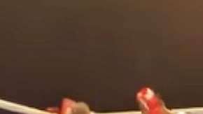 Irosvani Duvergel y Jerhed Fenderson en su caída simultánea en una función de boxeo en Florida.