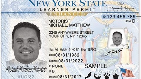 No es obligatorio conseguir una, pero te ahorrará tiempo y no ocuparas cargar otros documentos de identificación