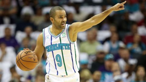 Tony Parker con los Hornets.