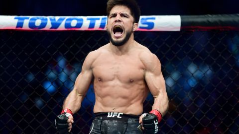 El mexicoamericano Henry Cejudo va en busca de algo casi impensable.