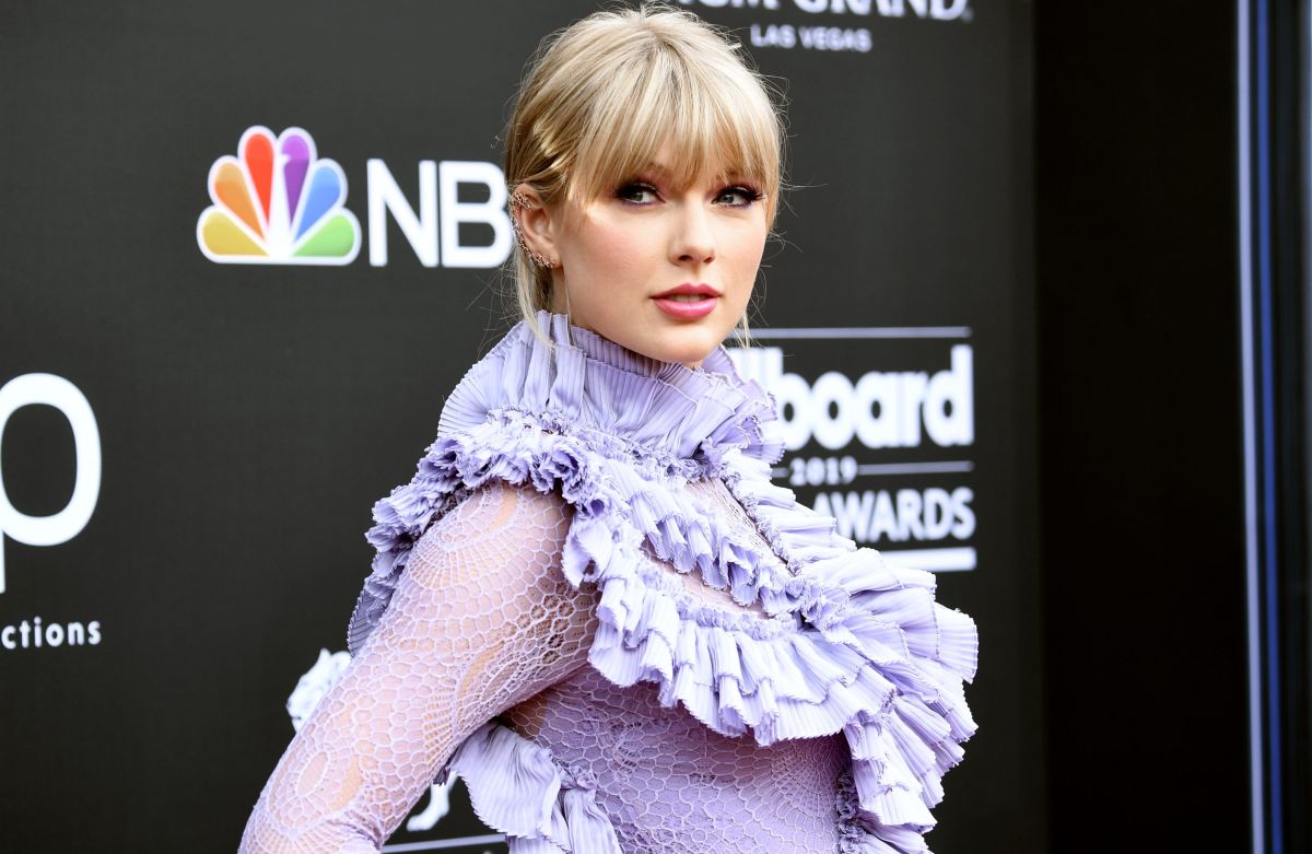 Taylor Swift anunció el lanzamiento de su nuevo álbum, una versión extendida de “Red”
