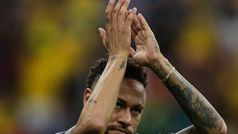 BRASILIA, BRAZIL - JUNE 05: Neymar Jr of Brazil applauds the fans before the International Friendly Match between Brazil and Qatar at Mane Garrincha Stadium on June 5, 2019 in Brasilia, Brazil. (Photo by Buda Mendes/Getty Images)