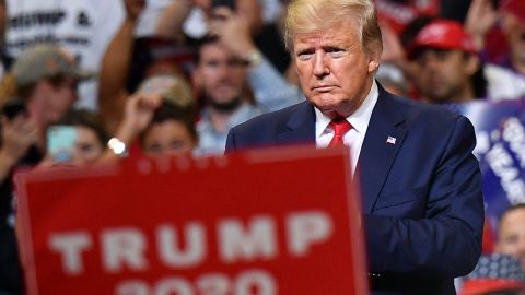 Trump durante el acto electoral en Amway Center en Orlando, Florida.