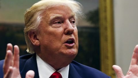 La medida posibilitaría continuar la construcción de tramos del muro en Arizona y Texas
