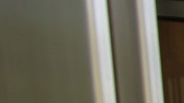 Emma Coronel con sus hijas en una de las visitas a la Corte de Brooklyn.